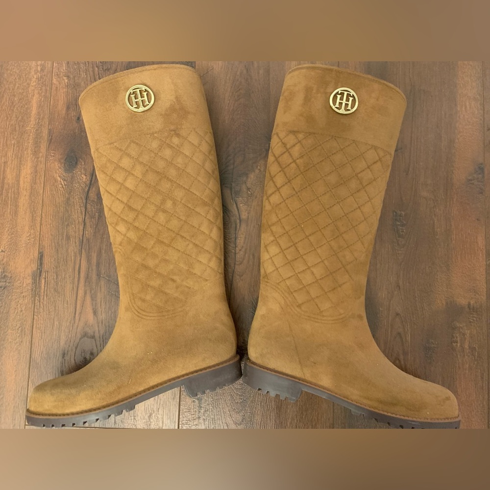 Tommy Hilfiger size 8 womens rain snow waterproof boot